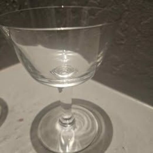 Set of Two Glass Cocktail Glsasse Coupe Glasses Barware - Picture 4 of 7
